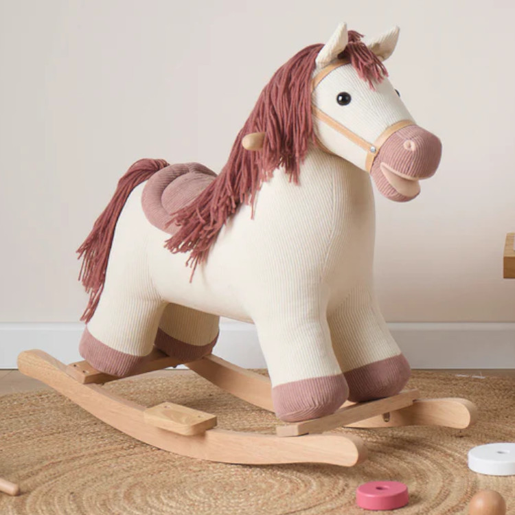 Schaukelpferd – Das perfekte Spielzeug für strahlende Kinderaugen